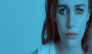 Occhio che punge: perché sento fitte all’occhio come spille?